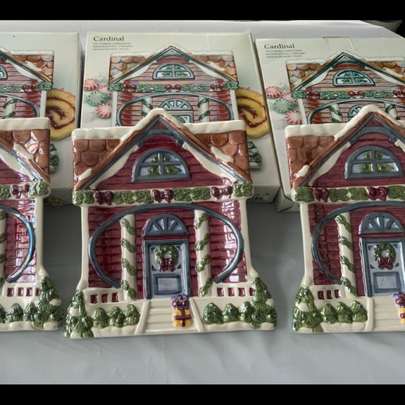 Cardinal Victorian Christmas 8” Plate - Picture 1 of 8